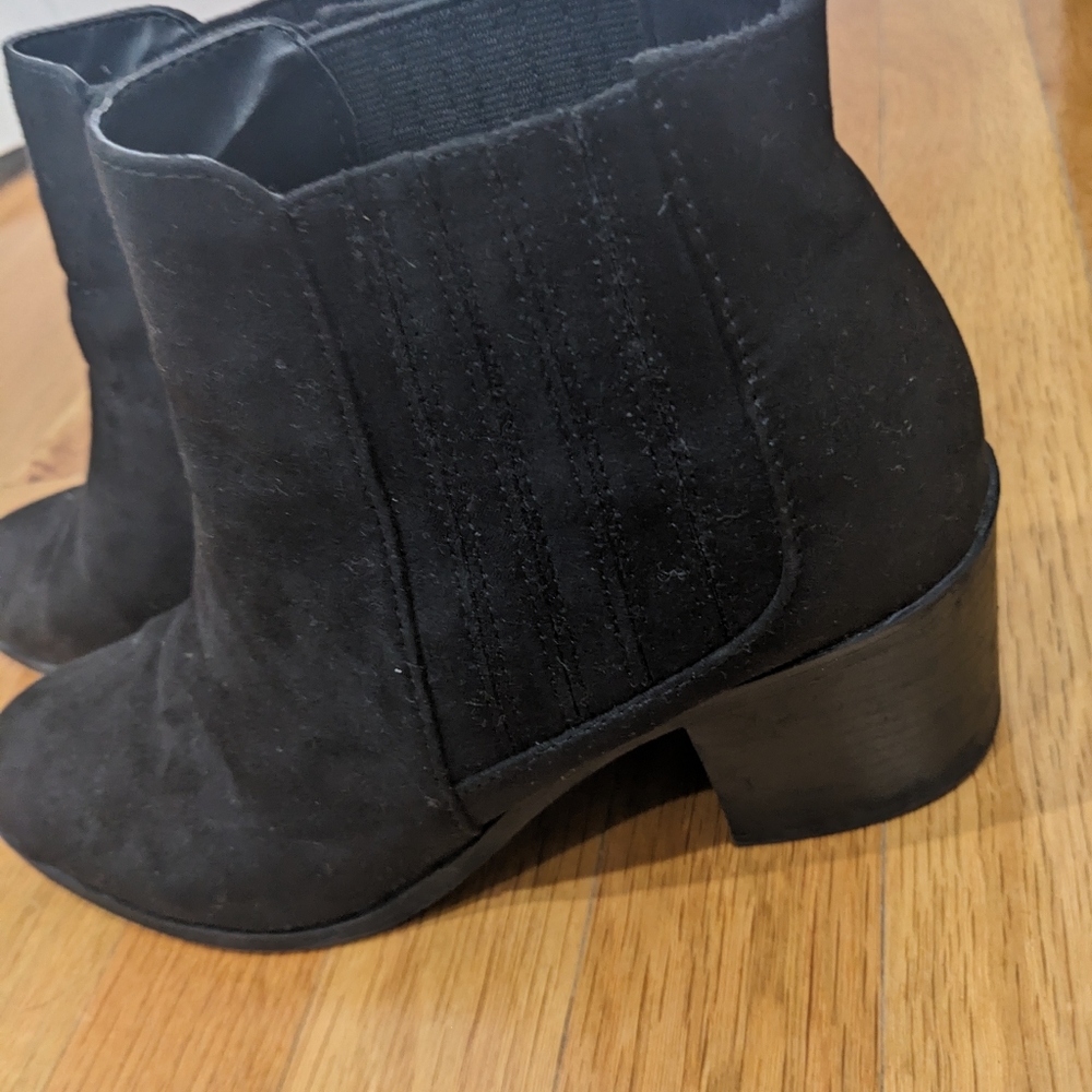 Lulu's Heeled Black Booties - Picture 2 of 5